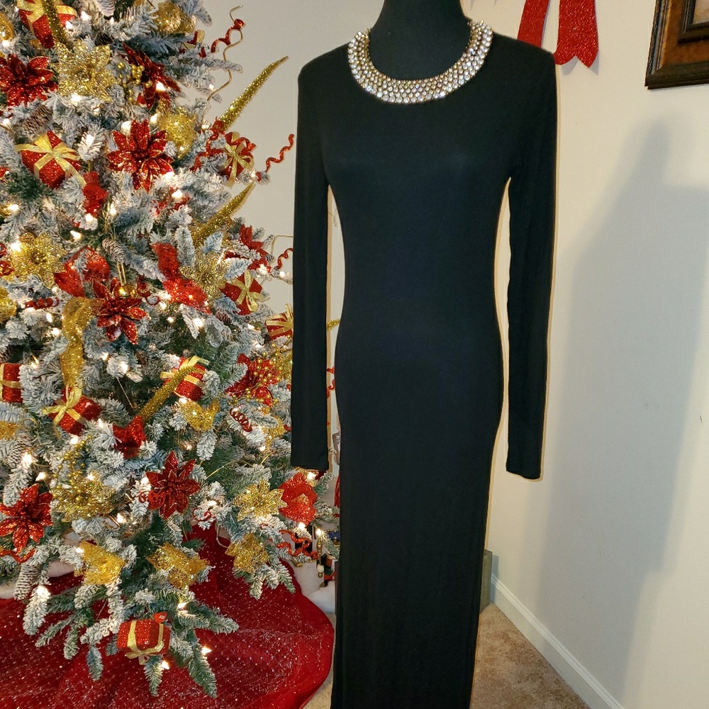 Long black dress / split